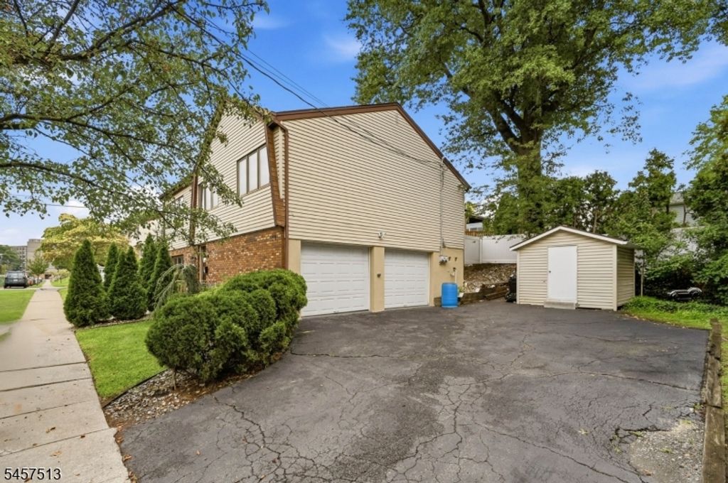 37 Hazelview Ave, Clifton City, NJ 07011 — photo 3