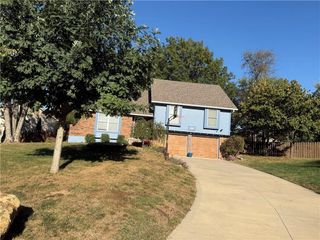 1004 SE Gingerbread Court, Blue Springs, MO 64014