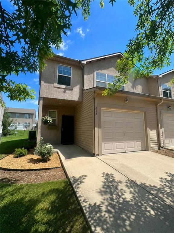 228 N 4th Terrace, Louisburg, KS 66053