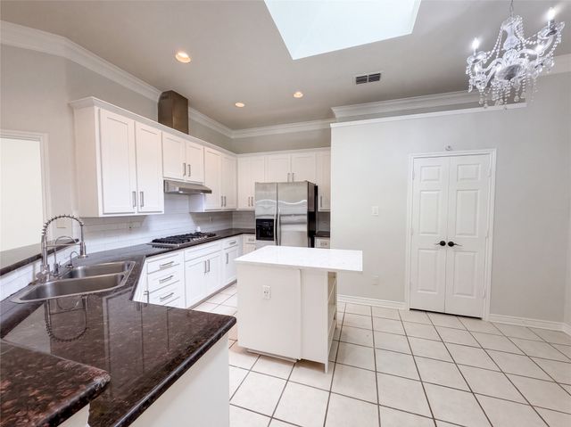 8703 Stonecrest Drive, Irving, TX 75063