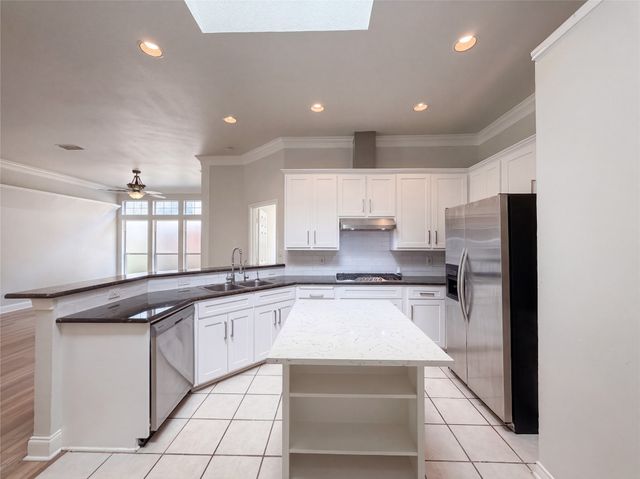 8703 Stonecrest Drive, Irving, TX 75063