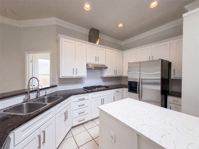 8703 Stonecrest Drive, Irving, TX 75063