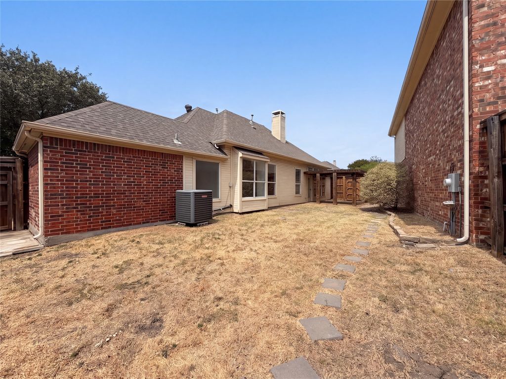 8703 Stonecrest Drive, Irving, TX 75063 — photo 5