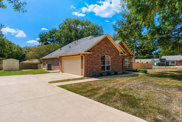 2215 Penick Road, Waller, TX 77484