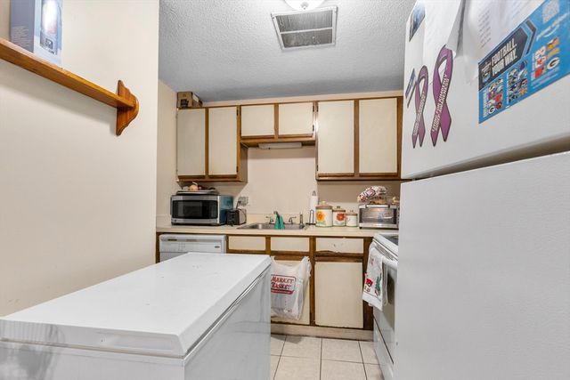 35 Longworth Ave 25, Brockton, MA 02301