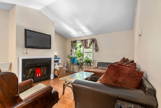 35 Longworth Ave 25, Brockton, MA 02301