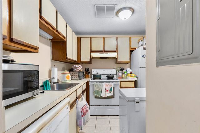 35 Longworth Ave 25, Brockton, MA 02301
