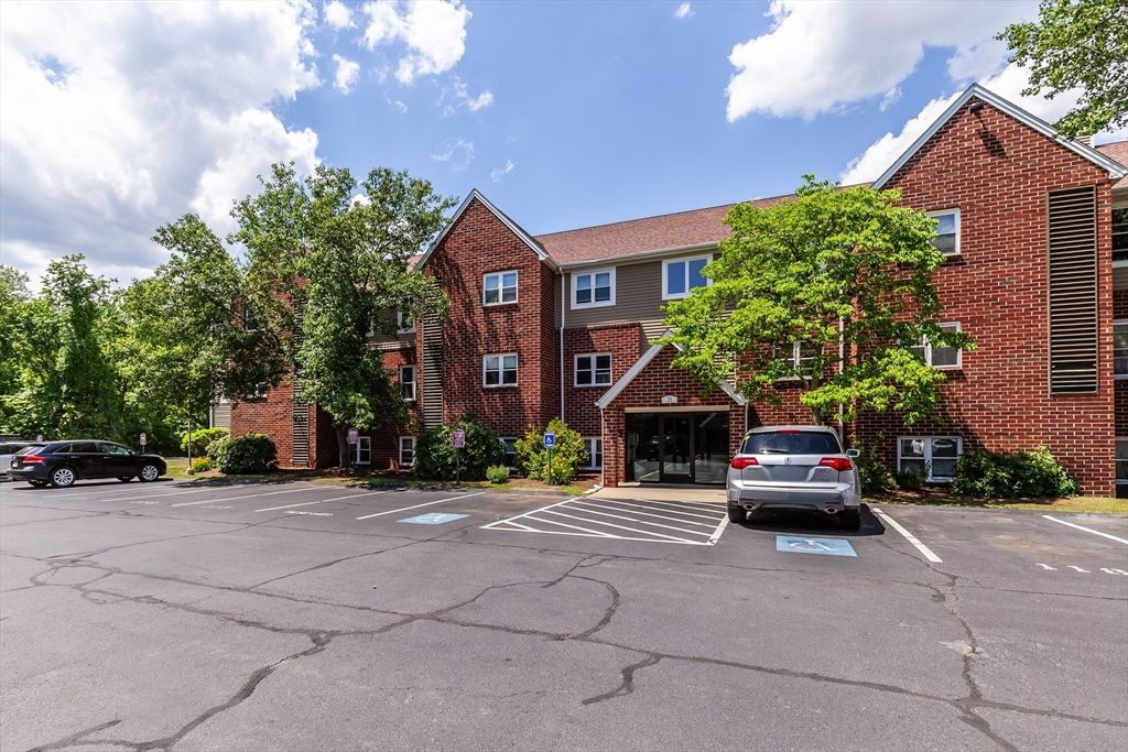 35 Longworth Ave 25, Brockton, MA 02301