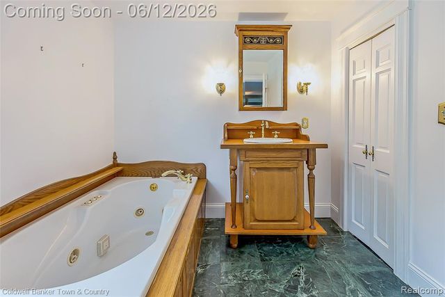 10196 Faussett Road, Fenton, MI 48430