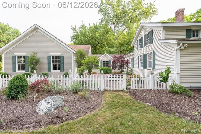 10196 Faussett Road, Fenton, MI 48430