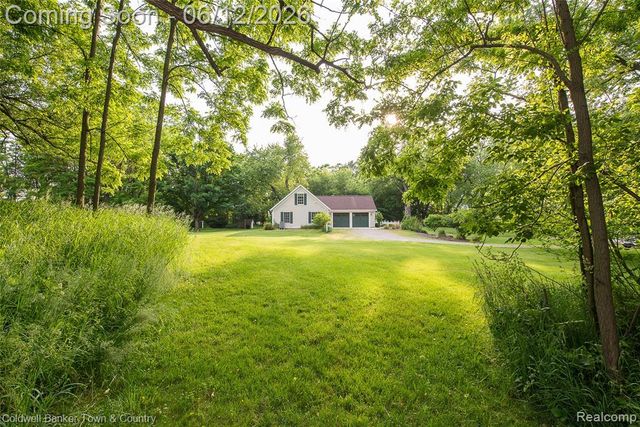 10196 Faussett Road, Fenton, MI 48430