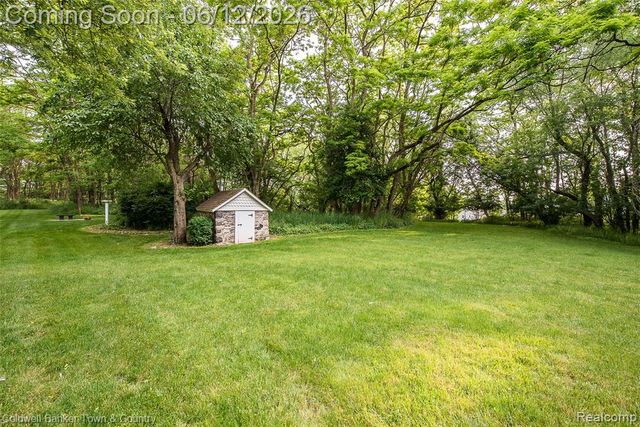 10196 Faussett Road, Fenton, MI 48430