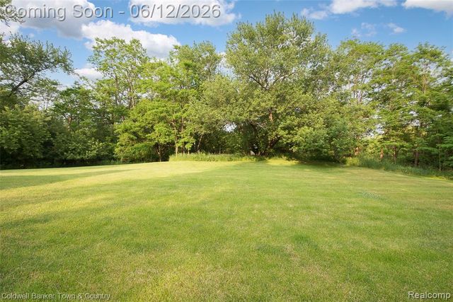 10196 Faussett Road, Fenton, MI 48430