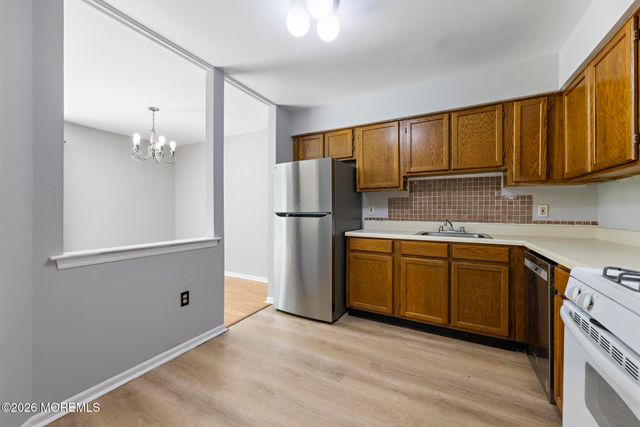 39 Oak Lane, Eatontown, NJ 07724