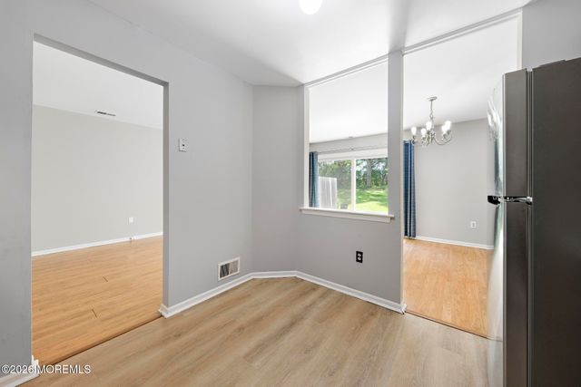39 Oak Lane, Eatontown, NJ 07724