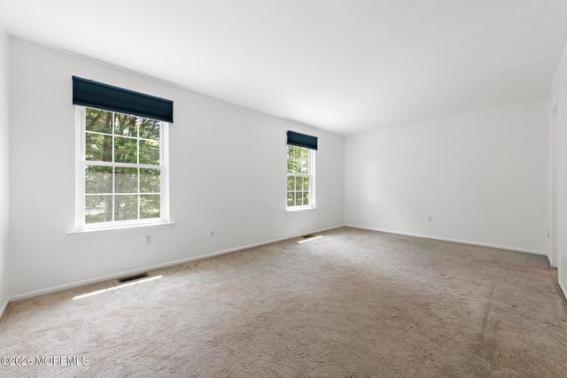 39 Oak Lane, Eatontown, NJ 07724