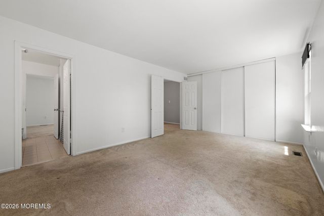 39 Oak Lane, Eatontown, NJ 07724