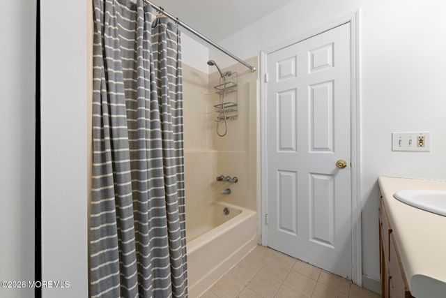 39 Oak Lane, Eatontown, NJ 07724