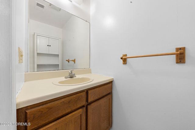 39 Oak Lane, Eatontown, NJ 07724