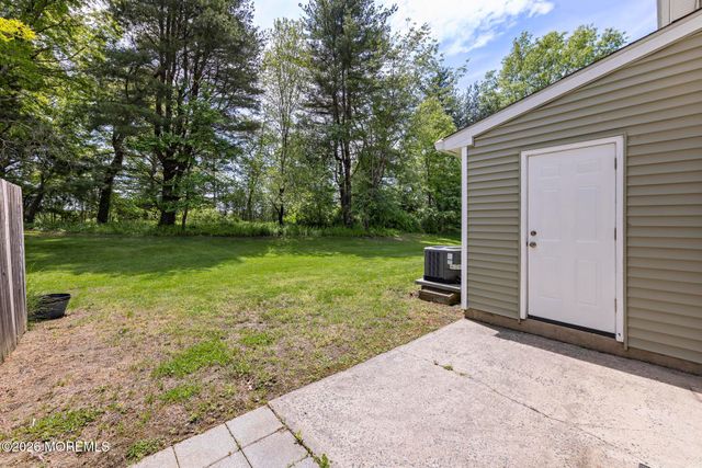 39 Oak Lane, Eatontown, NJ 07724