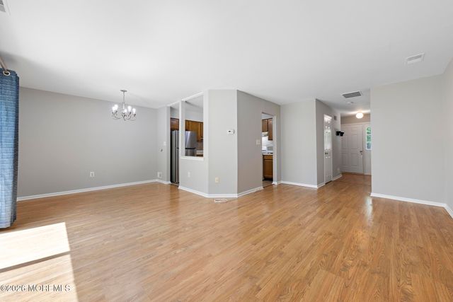39 Oak Lane, Eatontown, NJ 07724