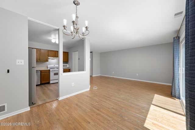 39 Oak Lane, Eatontown, NJ 07724