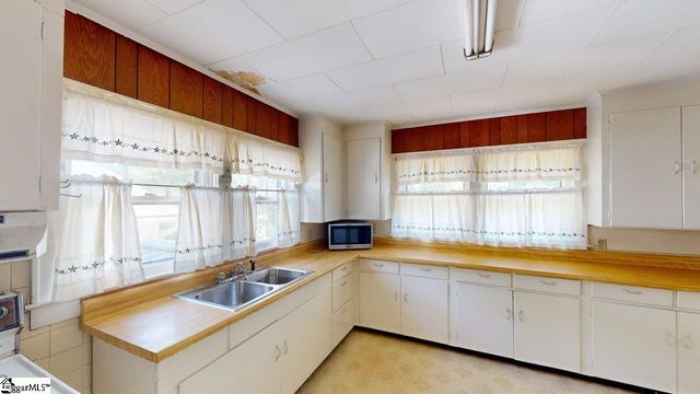 21 Jantzen Court, Seneca, SC 29672