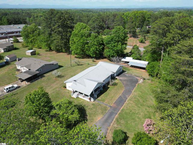 21 Jantzen Court, Seneca, SC 29672