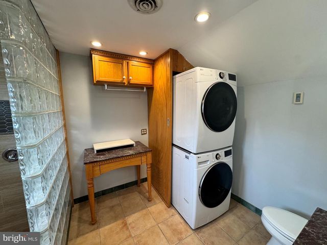 2427 GRUBB RD, Wilmington, DE 19810