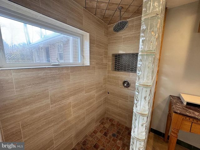 2427 GRUBB RD, Wilmington, DE 19810