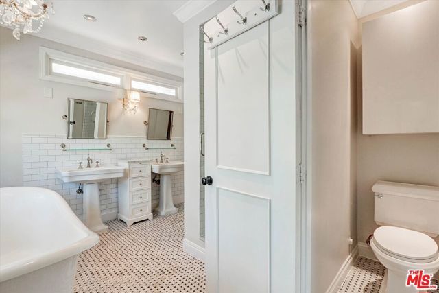 2200 Outpost Drive, Los Angeles, CA 90068