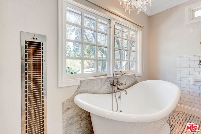 2200 Outpost Drive, Los Angeles, CA 90068