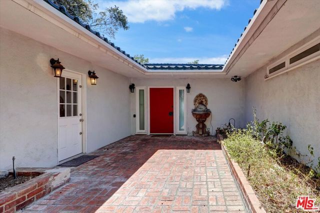 2200 Outpost Drive, Los Angeles, CA 90068