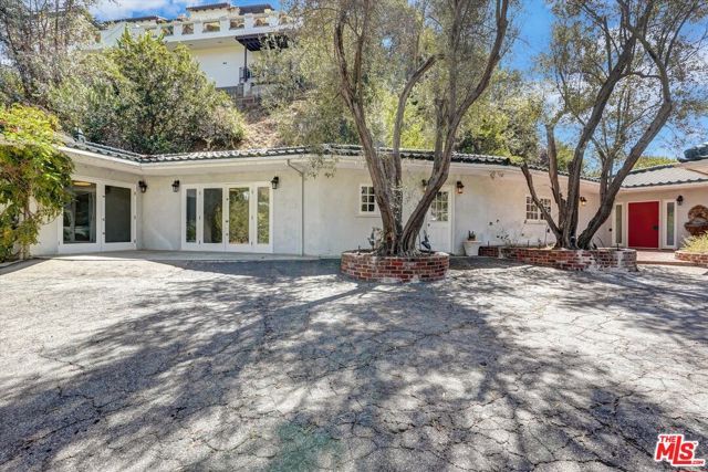 2200 Outpost Drive, Los Angeles, CA 90068