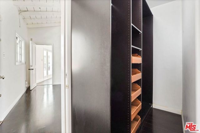 2200 Outpost Drive, Los Angeles, CA 90068