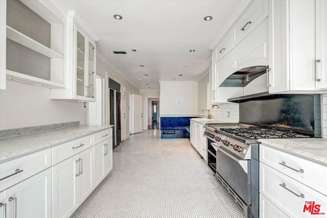 2200 Outpost Drive, Los Angeles, CA 90068