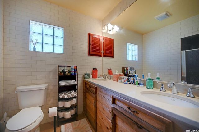 324 E HEADWATERS RANCH RD, Kendalia, TX 78027