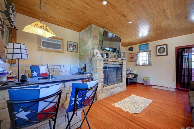 324 E HEADWATERS RANCH RD, Kendalia, TX 78027