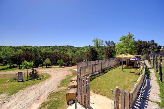 324 E HEADWATERS RANCH RD, Kendalia, TX 78027