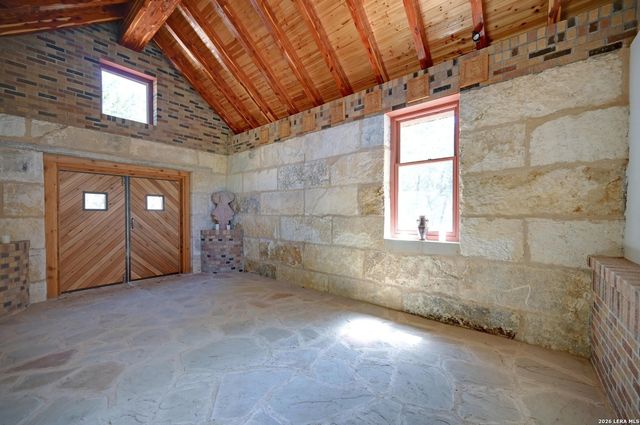 324 E HEADWATERS RANCH RD, Kendalia, TX 78027