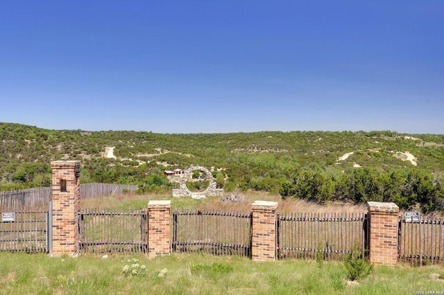324 E HEADWATERS RANCH RD, Kendalia, TX 78027