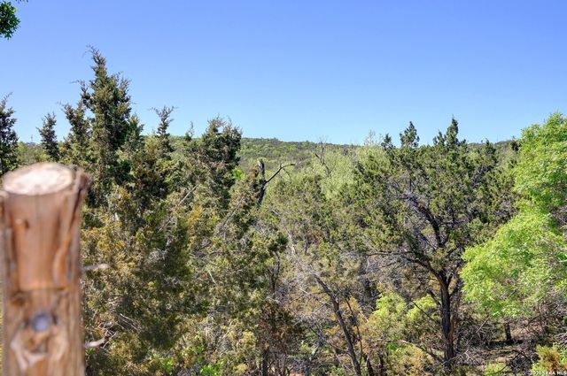 324 E HEADWATERS RANCH RD, Kendalia, TX 78027