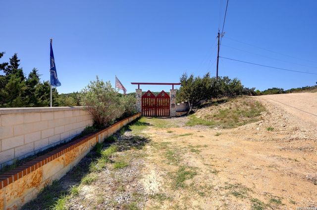 324 E HEADWATERS RANCH RD, Kendalia, TX 78027