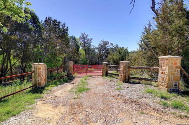 324 E HEADWATERS RANCH RD, Kendalia, TX 78027