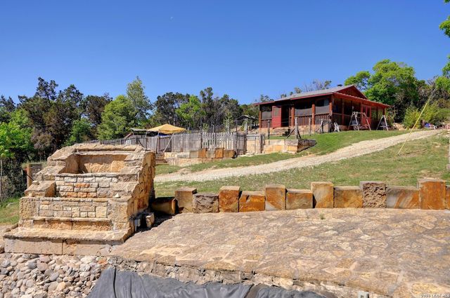 324 E HEADWATERS RANCH RD, Kendalia, TX 78027