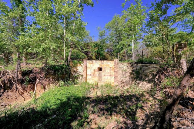 324 E HEADWATERS RANCH RD, Kendalia, TX 78027