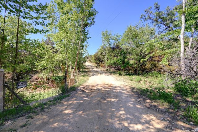 324 E HEADWATERS RANCH RD, Kendalia, TX 78027