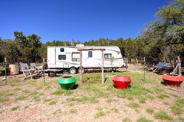 324 E HEADWATERS RANCH RD, Kendalia, TX 78027