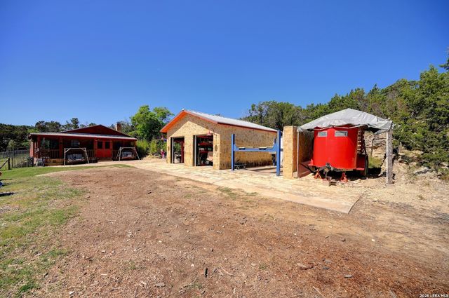 324 E HEADWATERS RANCH RD, Kendalia, TX 78027