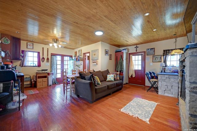 324 E HEADWATERS RANCH RD, Kendalia, TX 78027